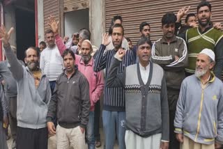 casual-employees-in-sericulture-dept-hold-protest-in-handwara
