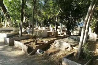 بھوپال میں قبروں کو پختہ کرنے کے خلاف مہم جاری