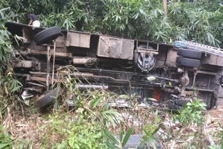 pta accident  Bus accident in Nilakkal in Sabarimala  ബസ് കൊക്കയിലേക്ക് മറിഞ്ഞു  ഷബരിമല തീര്‍ഥാടകര്‍  ശബരിമല  sabarimal news updates  news live