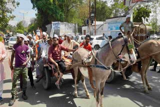 जंतर मंतर प्रदर्शन के जाते प्रजापति समाज के लोग