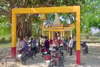 devotee cut off his tongue and offered it in the Devi temple In Fatehpur