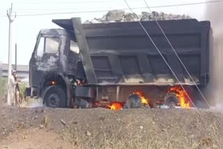 Truck caught fire in Koderma