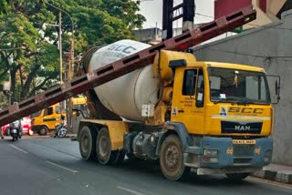 concrete-mixer-lorry-hit-height-restriction-barrier-in-bengaluru