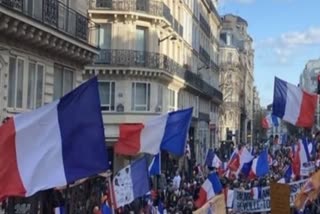 پیرس کے صفائی کارکنوں کی ٹریڈ یونین کا ہڑتال ختم کرنے کا اعلان