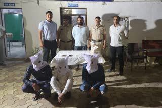 Police raided and arrested three thieves in delhi