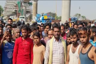 protest on death of laborers in indore