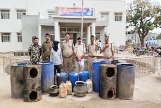 Shivpuri Police caught illegal liquor factory