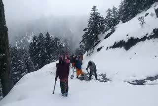 Holy Water Falls  assam news  national news  Yangtse  Yangtse road snow covered  തവാങ്  മഞ്ഞ് വീഴ്‌ച  ഹോളി വെള്ളച്ചാട്ടം  അസം വാർത്തകൾ  യാങ്‌സെ  ബോർഡർ റോഡ്‌സ്‌ തൊഴിലാളികൾ