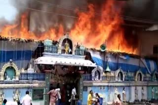 Mischief in Sri Ram Navami celebrations Crackers falls and canopy burns  ക്ഷേത്രത്തില്‍ തീപിടിത്തം  ശ്രീരാമനവമി ആഘോഷം  ശ്രീരാമനവമി  തീപിടിത്തം  പശ്ചിമ ഗോദാവരി  ശ്രീരാമനവമി ആഘോഷവും ഐതിഹ്യവും  Fire broke out in temple  Andrapradesh news updates  latest news in Andrapradesh