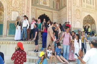 Tourist welcomed in Jaipur