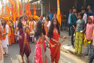 Girls participated in Ram Navami procession in Latehar