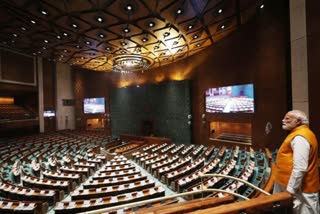 Etv BharatPM Modi makes surprise visit to New Parliament Building