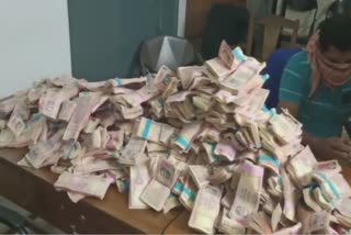 Etv BharatBanned Rs 1,000 notes of Rs 1 crore were seized in Kasaragod