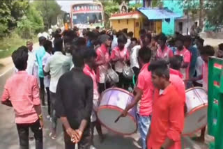 பஸ் டே கொண்டாடிய மாணவ, மாணவிகள் மீது வழக்கு