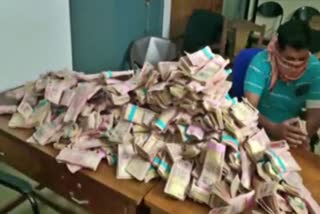 banned-currency-notes-worth-rs-1-crore-seized-in-keralas-kasaragod