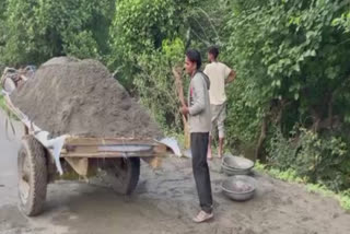 Illegal mining from within the canal in Gurdaspur