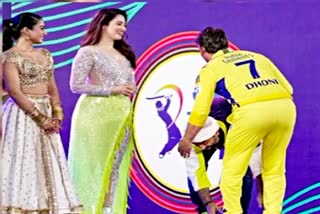 Arijit Singh Touches Feet Of MS Dhoni During IPL 2023 Opening Ceremony