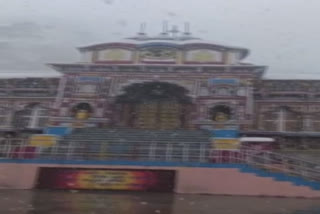 Badrinath Dham experiencing rain, snowfall