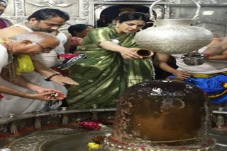 actress raveena tandon visited ujjain mahakal baba