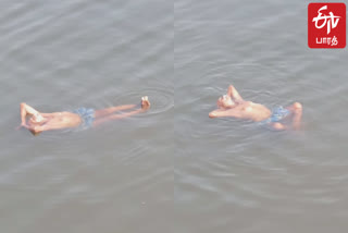 76 year old man doing yoga while floating in the Srivaikuntam Thamirabarani river video is going viral