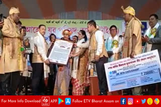 Veerangana Mula Gavru Award to Rita Chowdhury