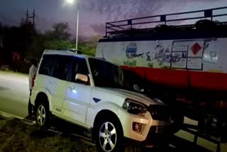 Congress leader Phool Singh Baraiya car collided