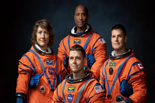 1st moon crew in 50 years includes woman, Black astronaut