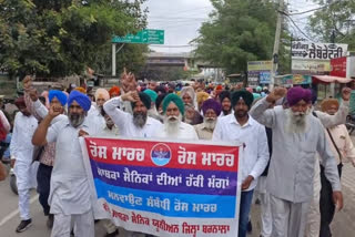 EX.ARMYMAN.PROTEST: Ex-armymen took to the streets demanding revision in one rank one pension.