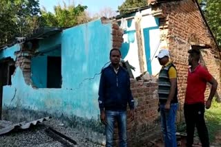Wild elephant broke wall of house in Gumla