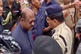 Governor Arrives Rishra