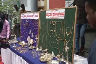 Jewelleries siezed by accused