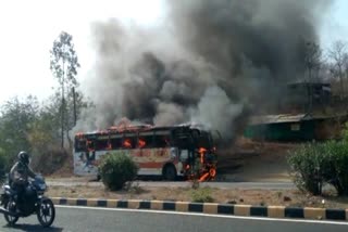 Bus caught fire in the middle of highway in Nagpur
