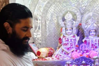 Ayodhya priest invites Rahul to stay in Hanumangarhi temple