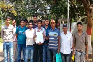 Giridih Students Demand to Increase Form Date