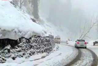 Roads in Himachal Pradesh go slippery due to heavy snowfall; drivers advised to avoid Atal Tunnel