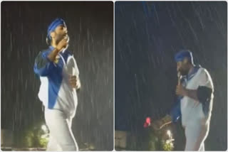 Arijit Singh singing in rain during Siliguri concert