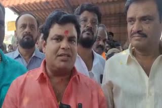 kolar-muniratna-introduced-by-bjps-new-aspirant-in-kgf