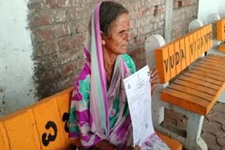 Old woman Savithri