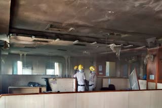 रक्सौल एलआईसी ऑफिस के बिल्डिंग में लगी आग