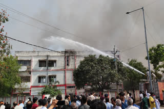Firemen douse flames in Patna on Thursday