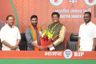 Congress leader AK Anthonys son Anil Anthony joins BJP in Delhi