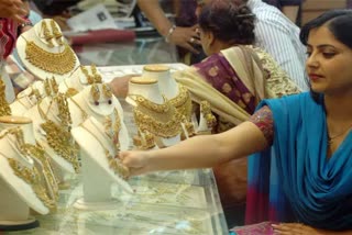 Gold Silver Price: વૈશ્વિક સ્તરે સોના-ચાંદીના ભાવ વિક્રમી સપાટી પર, વેચાણ ઘટવાના એંધાણ