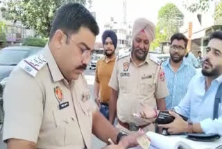 Amritsar police issued challans to traffic violators