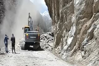 badrinath highway blocked