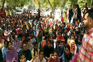 Students opened a front against the government to waive the loan of Punjabi University