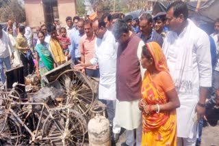 Ravi Shankar Prasad met Shastri Nagar fire victims