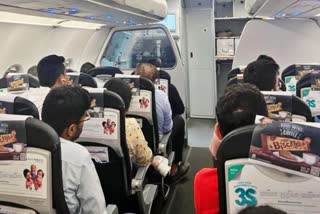 sonal goel  ias officer sonal goel  go first flight over delay  flight delay  Captain went off to another flight  ക്യാപ്‌റ്റന്‍ മറ്റൊരു വിമാനത്തിലേയ്‌ക്ക് പോയി  ഗോ ഫസ്‌റ്റ്  സോണാല്‍ ഗോയല്‍ ഐഎഎസ്‌  ക്യാപ്‌റ്റന്‍റെ അഭാവം  വിമാനം വൈകി  ഏറ്റവും പുതിയ ദേശീയ വാര്‍ത്ത