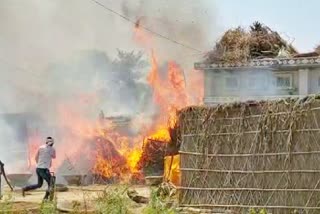 छपरा में आग से कई घर जले