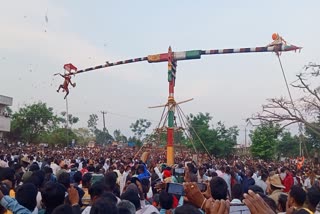 a-unique-way-of-celebrating-fair-by-throwing-a-live-chicken-video