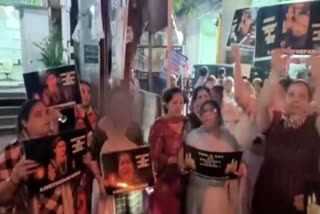 parents took out candle march in delhi